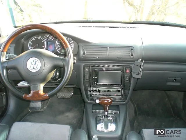 Volkswagen Passat 2.5 2003 photo - 8