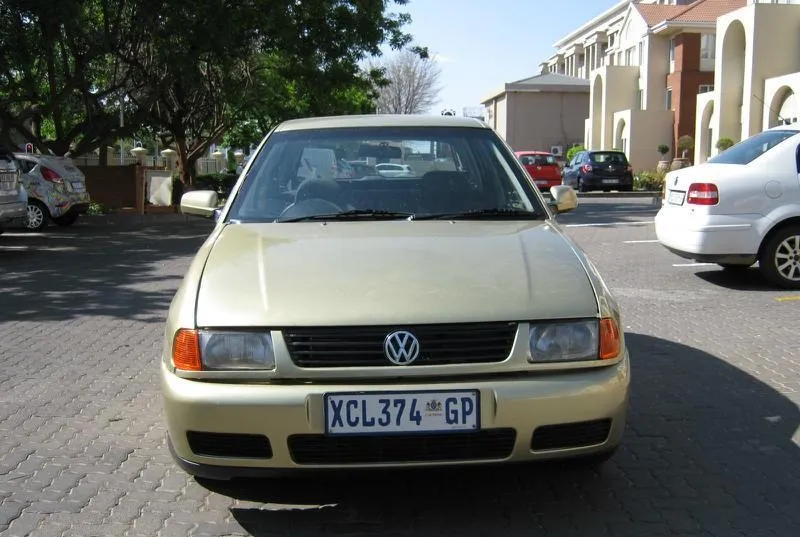 Volkswagen Polo 1.6 2000 photo - 5